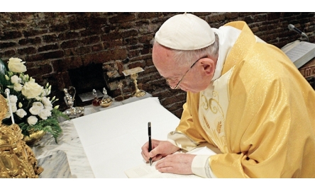 教宗訪問洛雷托朝聖地 簽署主教會議宗座勸諭封面