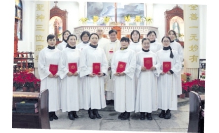 杭州教區主教座堂 向女教友開放輔祭職封面