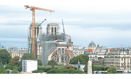 法國南特主教座堂起火 教徒痛心封面