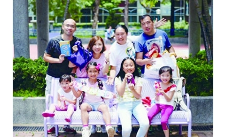 公婚會家庭活動 走進社區關愛基層封面