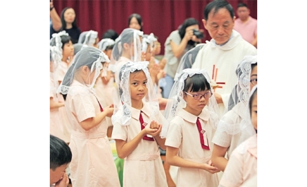 香港嘉諾撒學校 小三生初領聖體封面