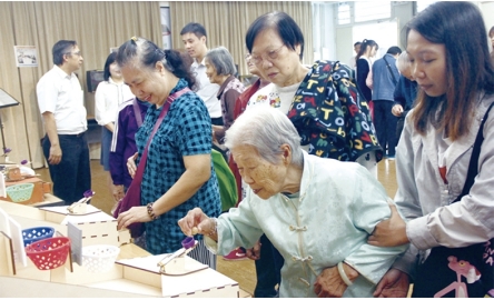 明愛粉嶺陳震夏中學 透過長者學苑服務長者封面