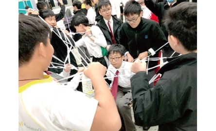 香港鄧鏡波書院聖誕慶祝會封面
