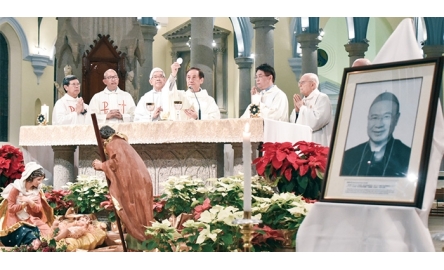 楊鳴章主教逝世一周年 香港明愛奉獻逾越聖祭封面