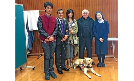 信徒協助訓練導盲犬 神父讚揚計劃幫助視障者封面
